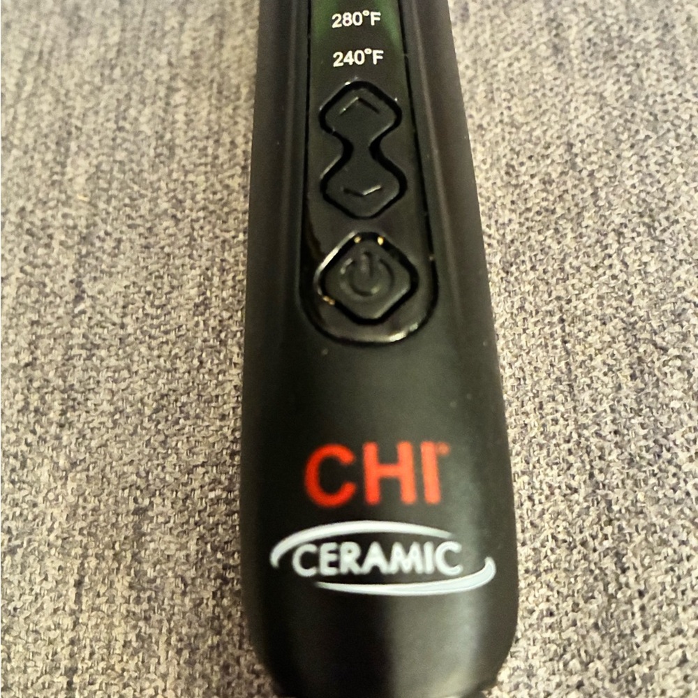 CHI Ceramic Curling Iron - Black and Gold 1” - Picture 4 of 6